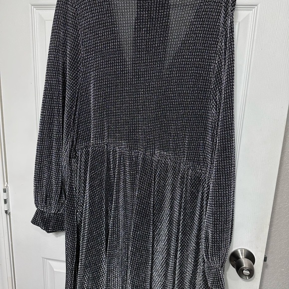 Chic silver Patterned Dress - Picture 3 of 3